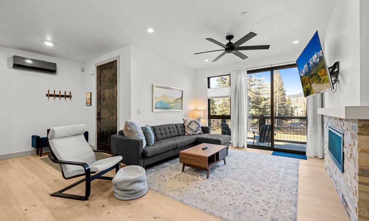 Silverthorne House | New Listing! Rooftop Haven | Hot Tub, BBQ & Views of Buffalo Mountain