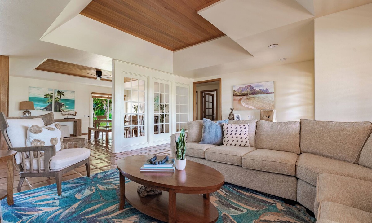 Bayview House | NEW LISTING, Steps to Shipwreck, 3 Bdrm with AC