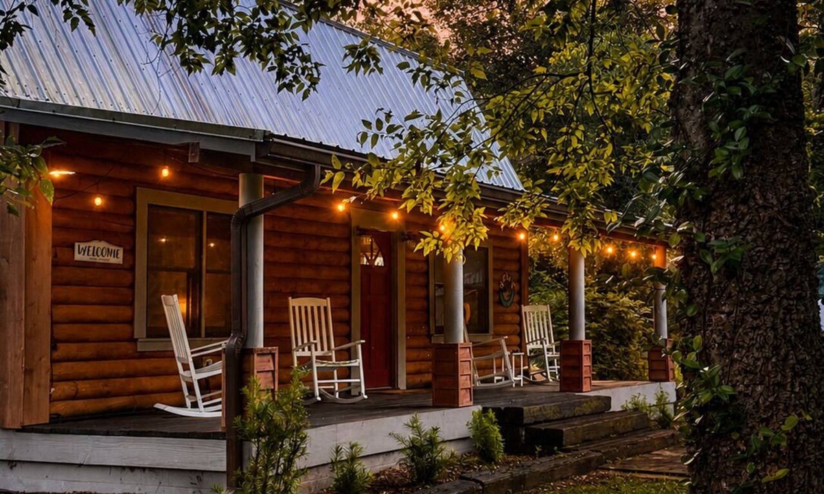 High Springs Cabin | New! Springs Cabin w. Private 5 Acres + Fire Pit Close to Florida Springs