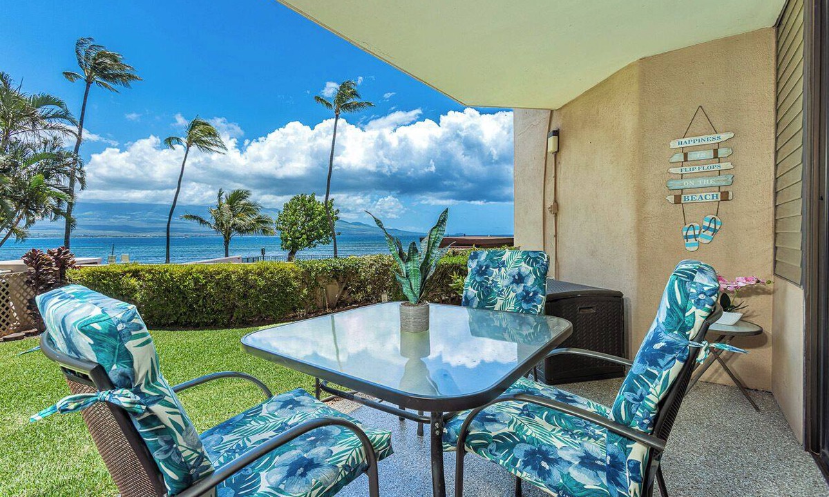 Maalaea Condo | Oceanfront 2BR condo w/lanai and pool access