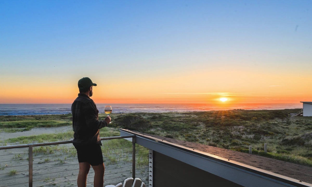 Westport House | Oceanfront 5BR | Hot Tub, Game Room & Kids Bunk Room | Steps to Pacific