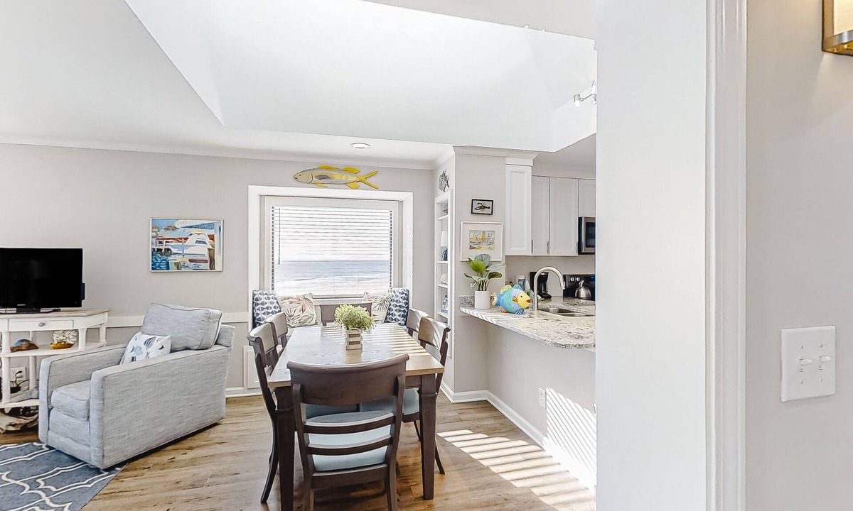 Atlantic Beach Condo | Oceanfront Third Floor Condo w/Panoramic Views, Balcony, & Shared Pool
