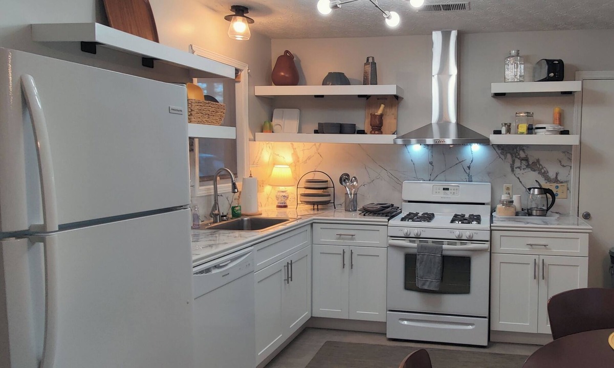 Lithonia House | One-Level/Corporate Lease: King Bed & Fire Pit/10 min to Stone Mountain Park