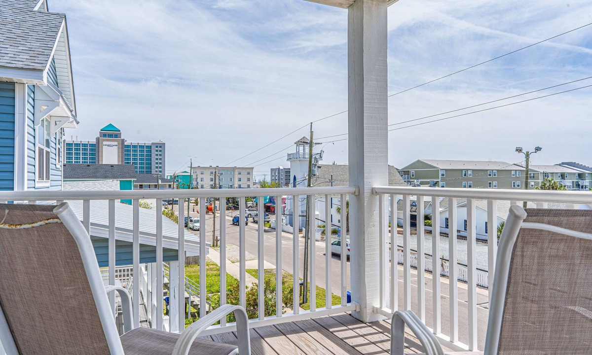 North Carolina Coast House | Park once, walk everywhere. Beach, restaurants, boardwalk & coffee. Easy living.