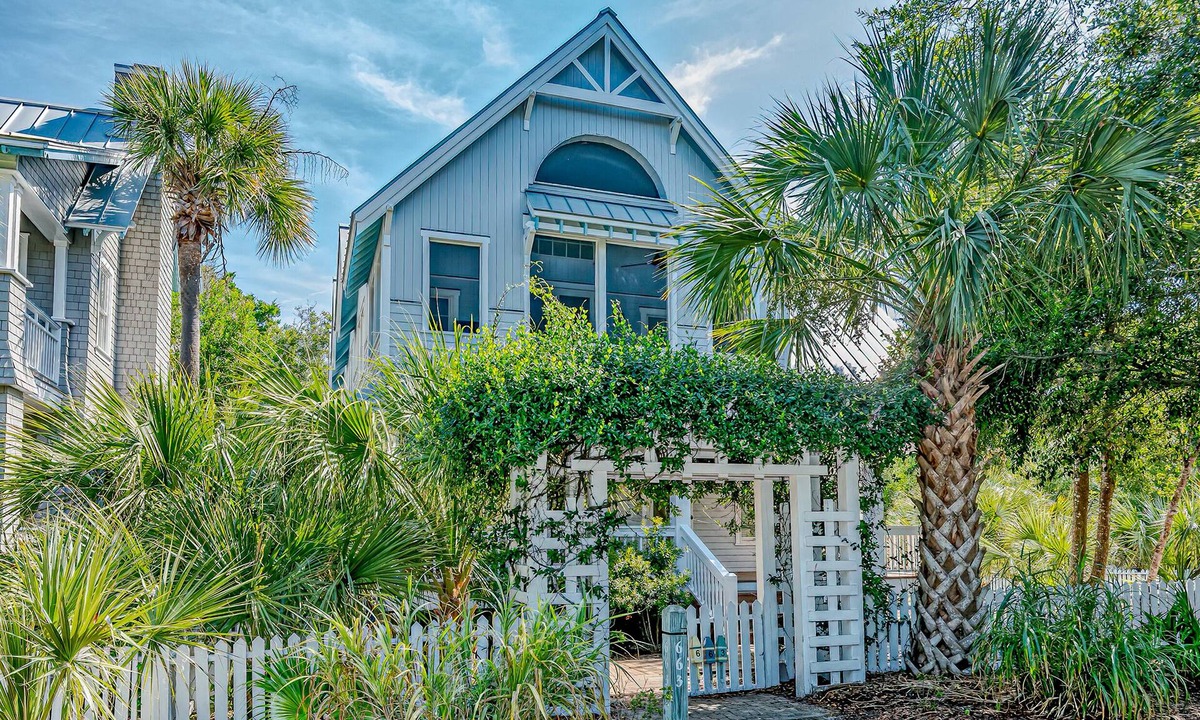 Cape Fear Station House | Park Place: On The Commons Park in Cape Fear Station, Walk to East Beach
