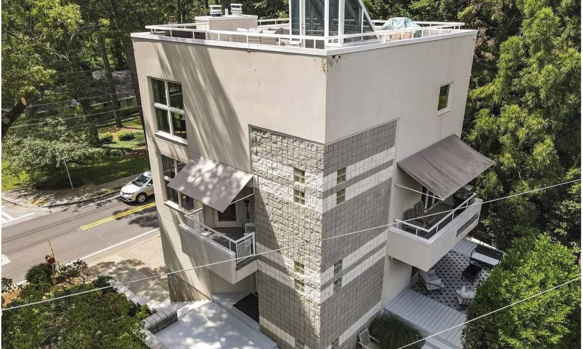 Chastain Park Apartment | Parkside Retreat 1-bed Apt steps from Chastain amphitheater & pool w/1 parking