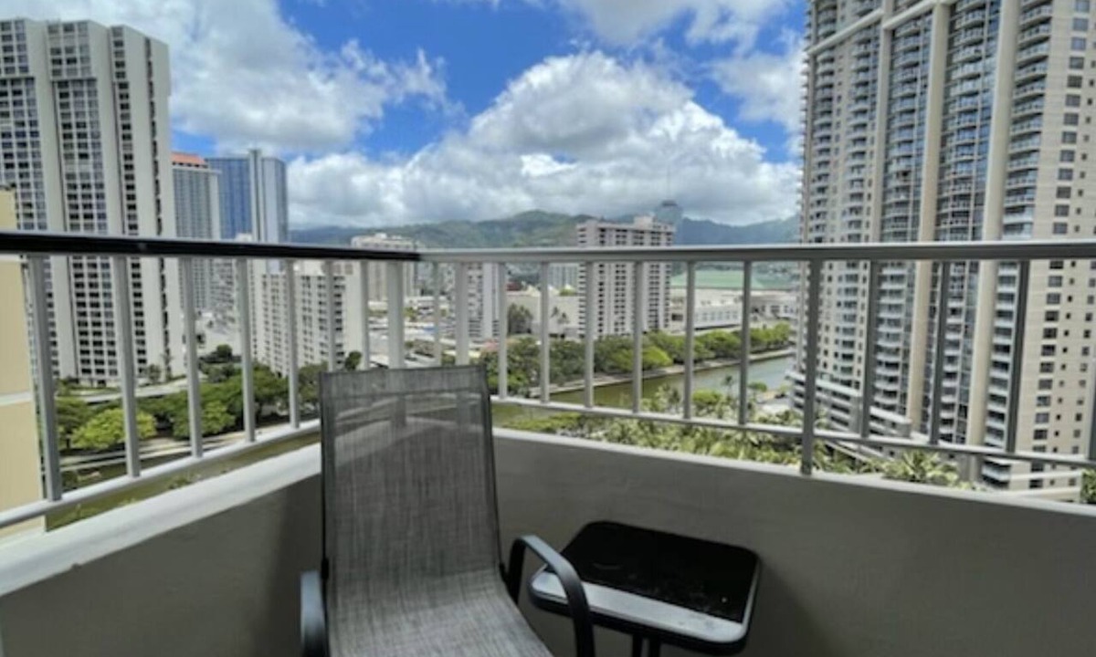 Waikiki Condo | Penthouse Studio in Waikiki - 25% Off Monthly Stays!