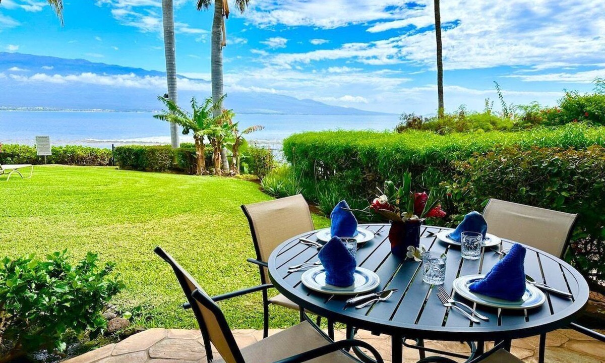Maalaea Apartment | Perch - Maalaea Banyan: Oceanfront 1BR | 20 Steps To Beach