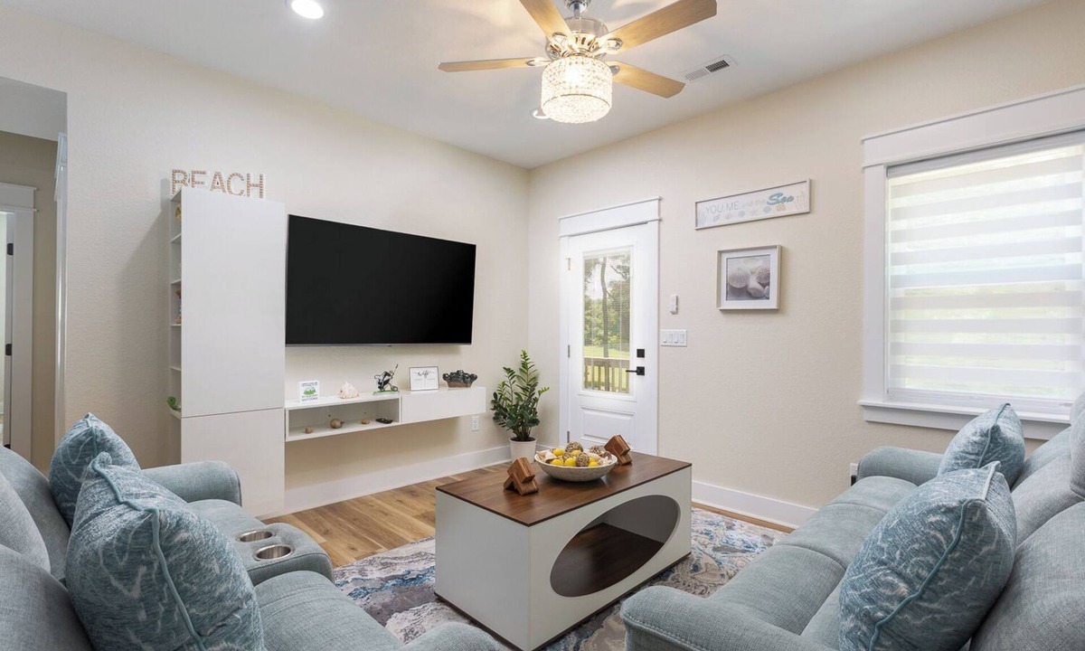 Sea Scape Apartment | Perfect OBX Stay - Cozy 2BR apartment in Kitty Hawk close to the beach & dinning