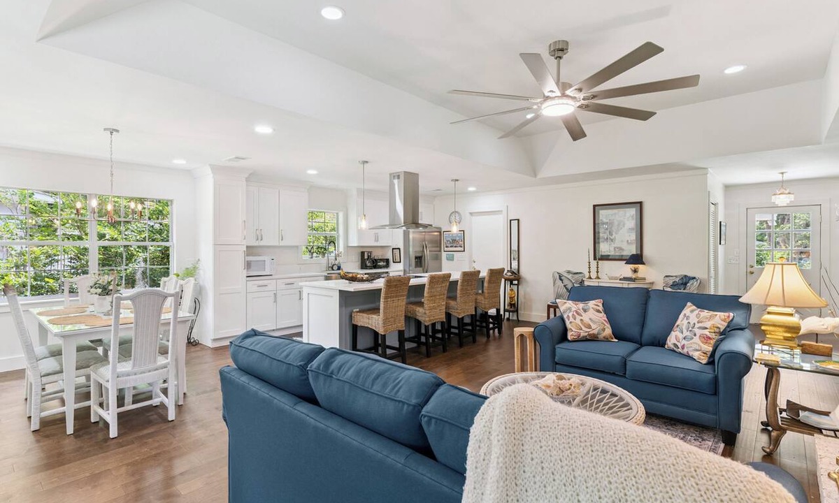 Saint Simons Heights House | Pet Friendly Retreat | 3BR w/Sunroom, Spacious Kitchen + Close to Beach