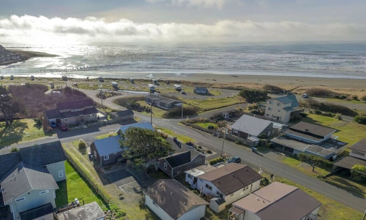 Pacific Beach House | Pet-Friendly Cabin, Steps to Ocean