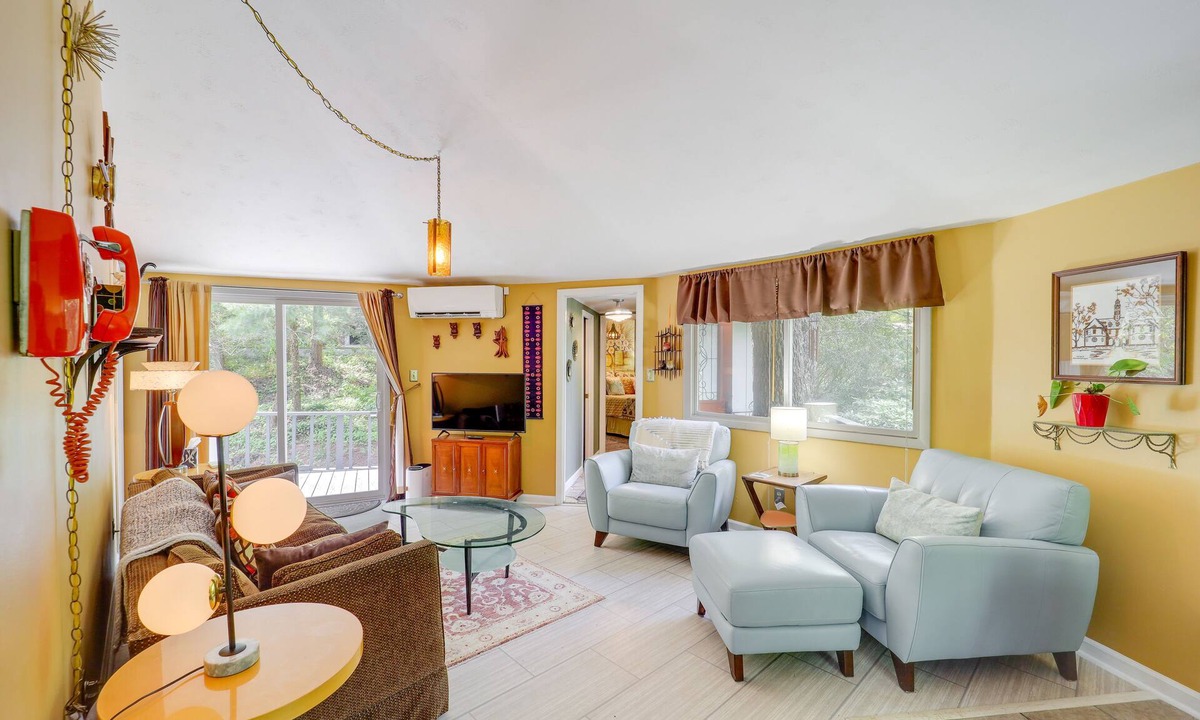 Mill Ridge Cabin | Pet-Friendly Getaway w/Porch in Banner Elk!