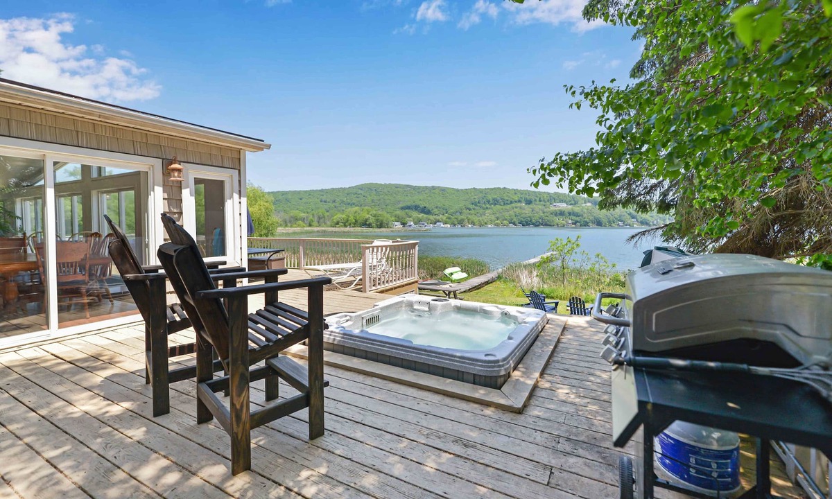 Town of Jerusalem House | Pet-Friendly & Hot Tub | Heron Way on Keuka Lake