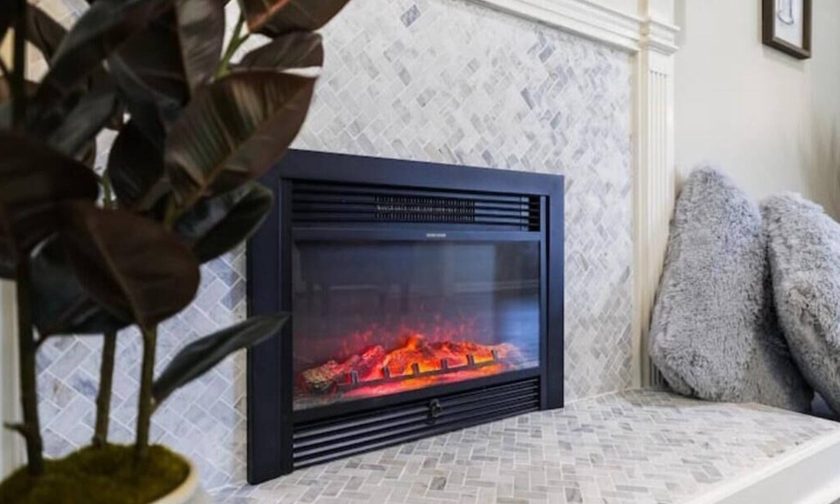 Valdosta House | Pet friendly, huge fenced in yard, Fireplace, Firepit, near SGMC & VSU & Eats