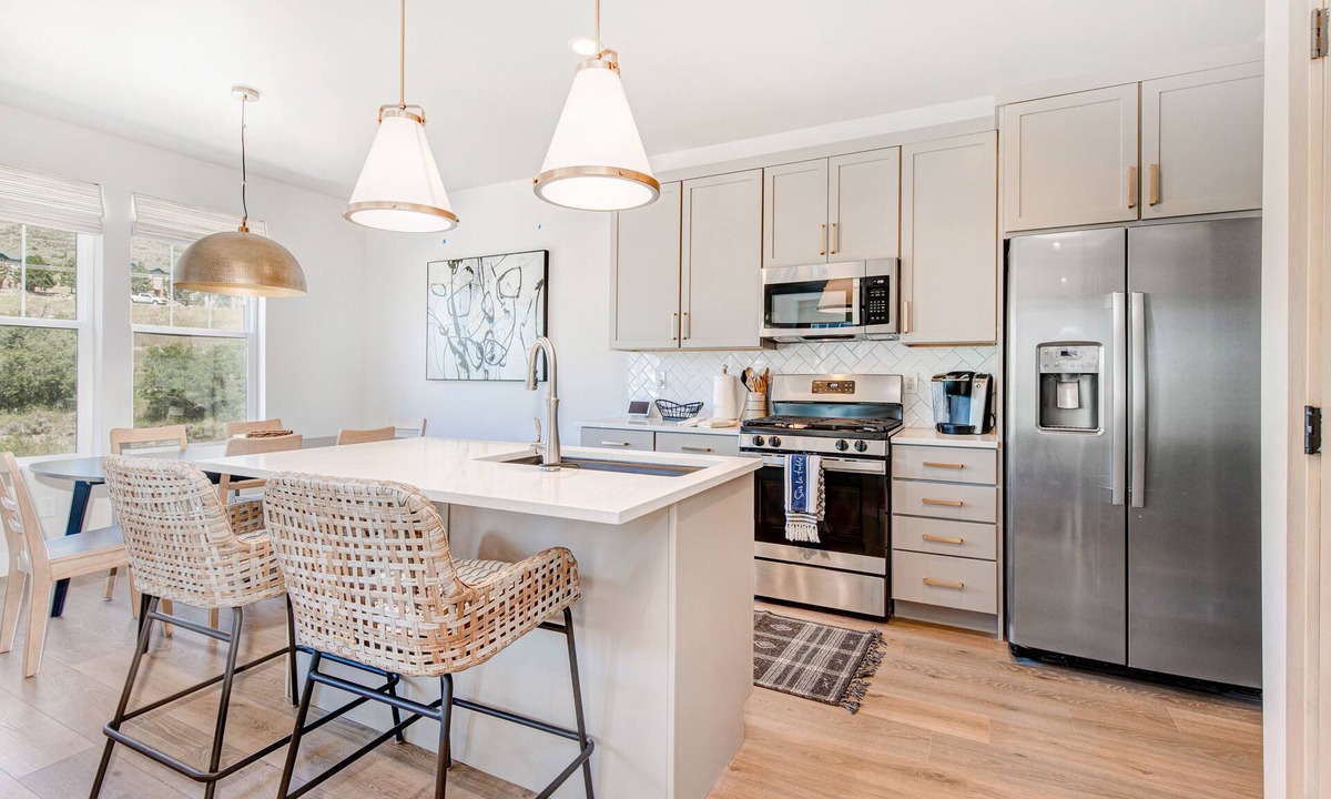 Deer Mountain House | Pristine three-level townhouse with private hot tub, washer/dryer - dog-friendly