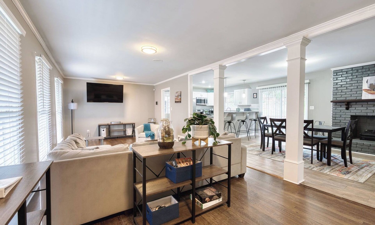 Atlanta House | Private 3BR Atlanta Retreat, Near Emory & CHOA, Pet-Friendly, Full Kitchen