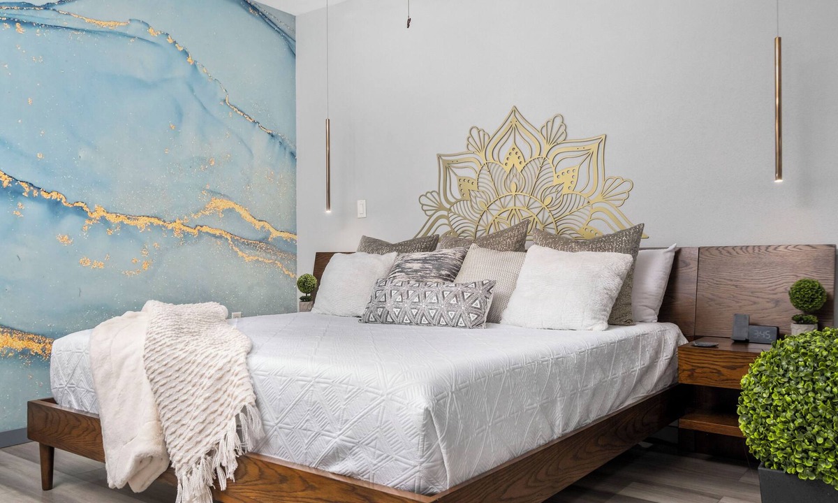 Sugarfoot House | Private Luxury King Guest House - 4 min from UF stadium