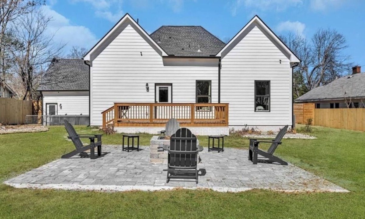 College Park House | Private Yard Fire Pit Grill 2 Ensuite