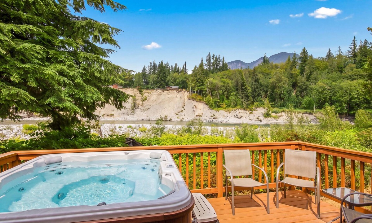 Gold Bar Cabin | Prospector's Bend - Hot Tub, Riverfront, Fishing