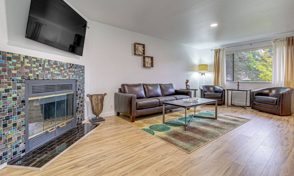 North Creek Apartment | Quiet, Pet Friendly! Bothell Apt Near Wine Country