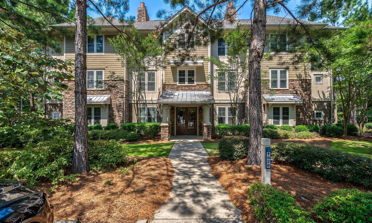 Greensboro Condo | Rare 3 Bedroom Reynolds Retreat