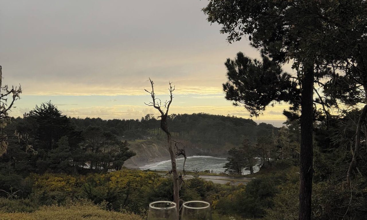 Mendocino Hotel | Relax & Unwind in an 11-Bedroom Beachfront Retreat with Spa in Mendocino