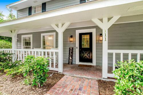 Saint Simons Island House | Relaxing, dog-friendly home with furnished patio, washer/dryer, WiFi, & AC