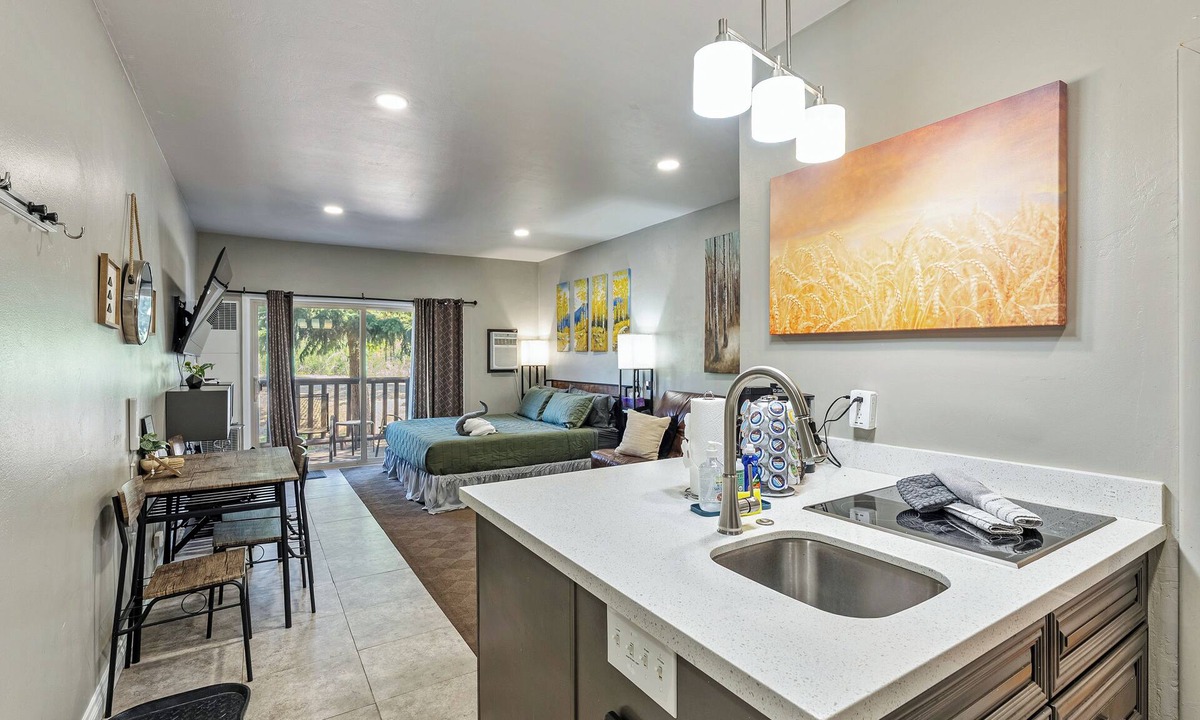 North Park City Condo | Relaxing end unit getaway in the heart of park city