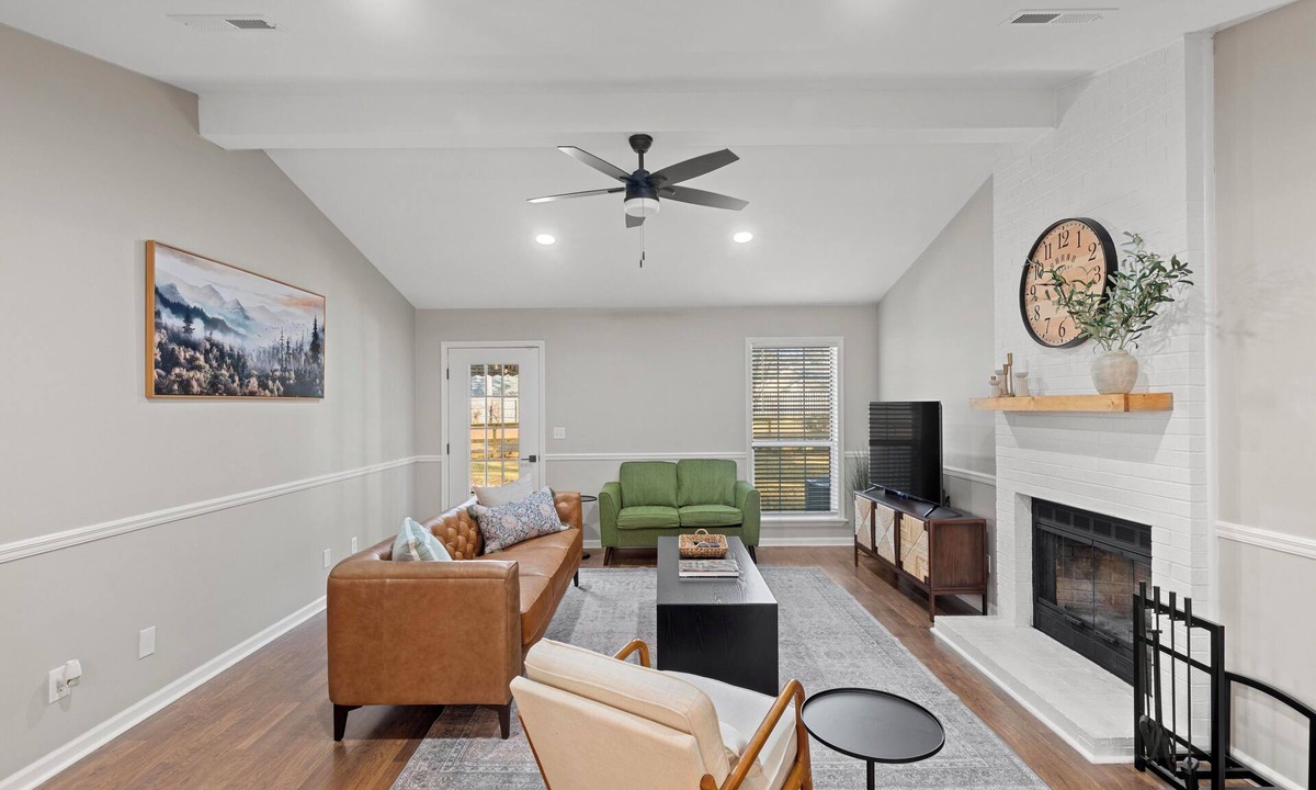 Dothan House | Renovated 3 Bed 2 Bath,Dog Friendly, Game Room, Fenced Yard, Well Equipped Kitchen, 5 Smart TVs