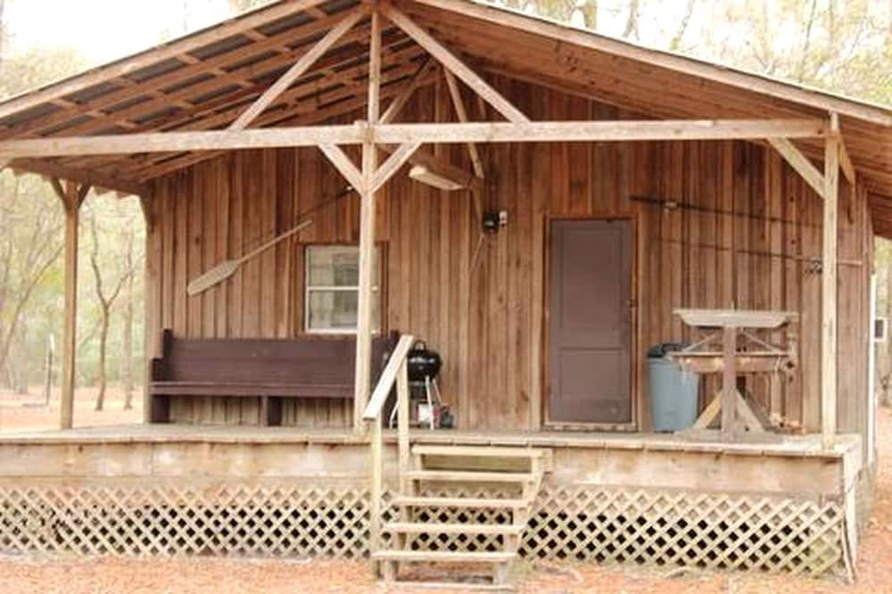 Waynesville Cabin | Riverfront Getaway Cabin with a Boat Ramp Access near Brunswick in Southeast Georgia