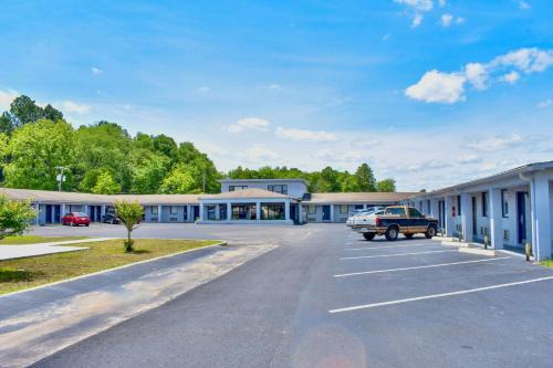 Swainsboro Hotel | Rodeway Inn Swainsboro