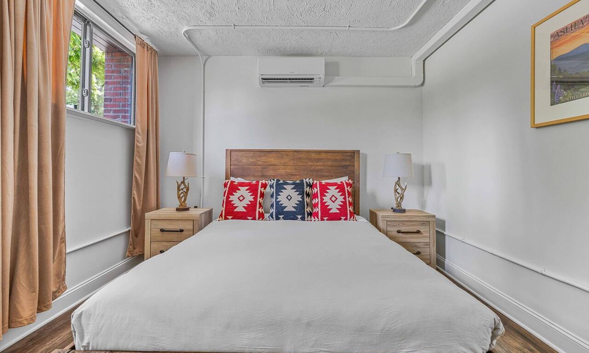 Charlotte Street Condo | Sabel #002 | Historic Queen Suite Near Downtown Asheville with Parking