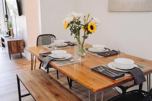 High Springs House | Sanctuary at the Springs - King Beds , Families