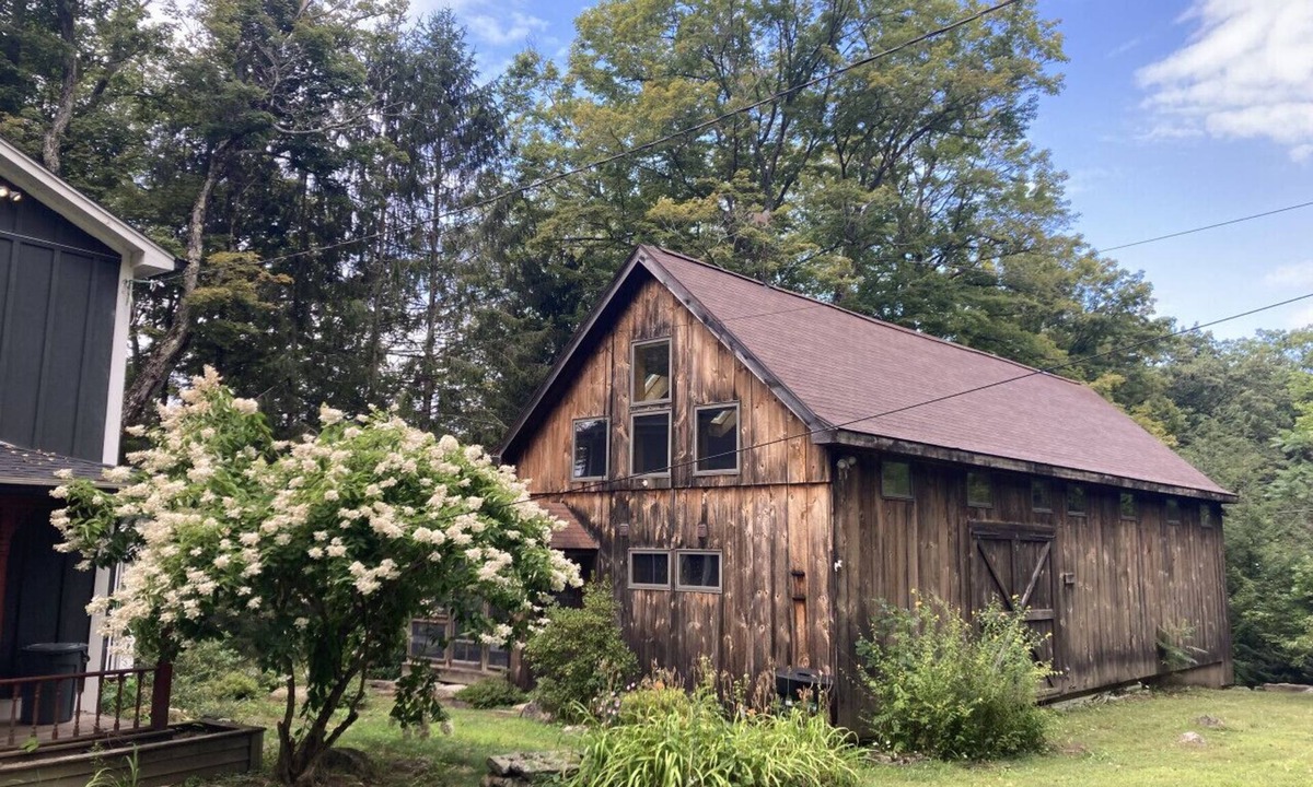 Monterey House | Scribe`s Stable | A/C Screened in Porch Sleeps 6