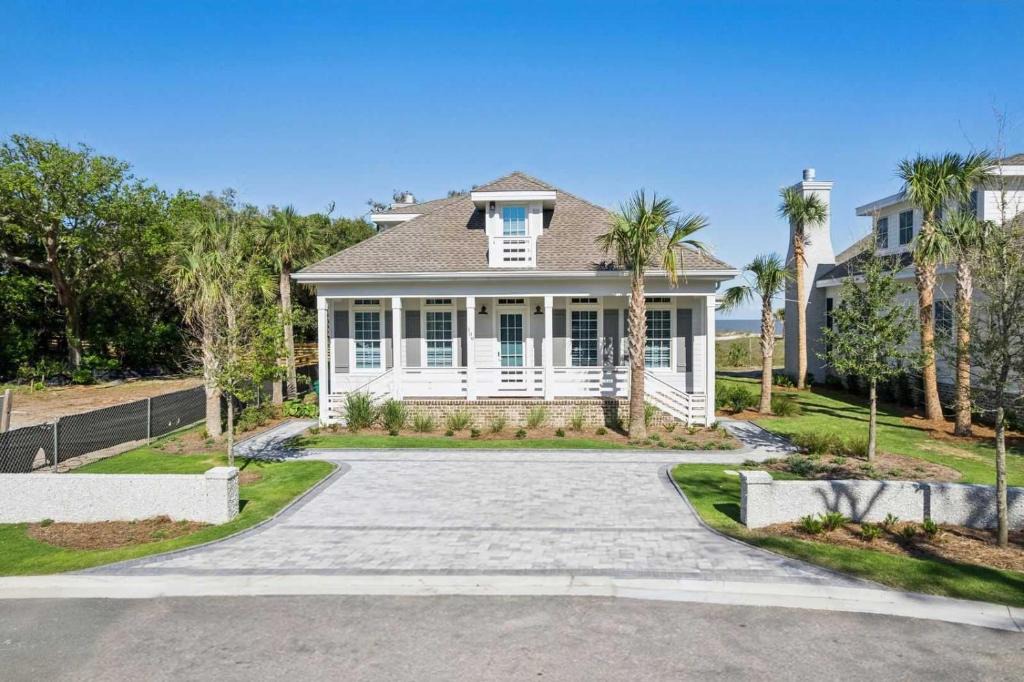 Jekyll Island House | Sea Dip Cottage Beachfront 4BR 3'5BA House with Beach Access & Stunning Views