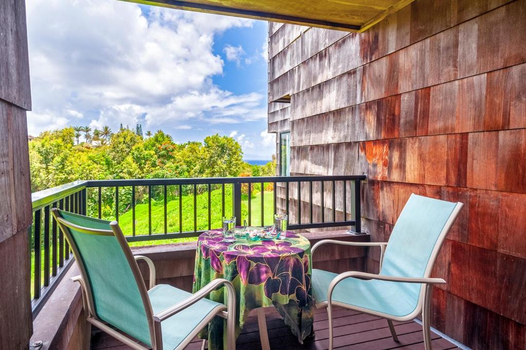 Princeville Apartment | Sealodge B4 - affordable condo, hike to beach, ocean view lanai