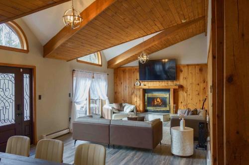Acra House | Secluded Catskills Cabin , Cozy and Private