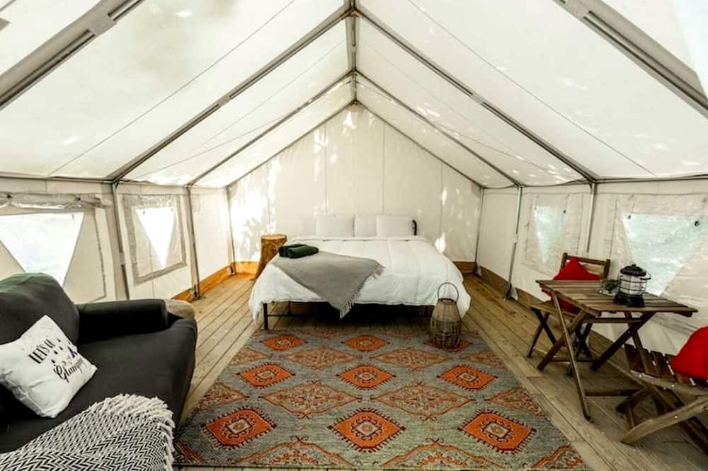 Broadalbin RV Rental | Secluded Safari Tent Getaway: Glamp in Style in Broadalbin, New York