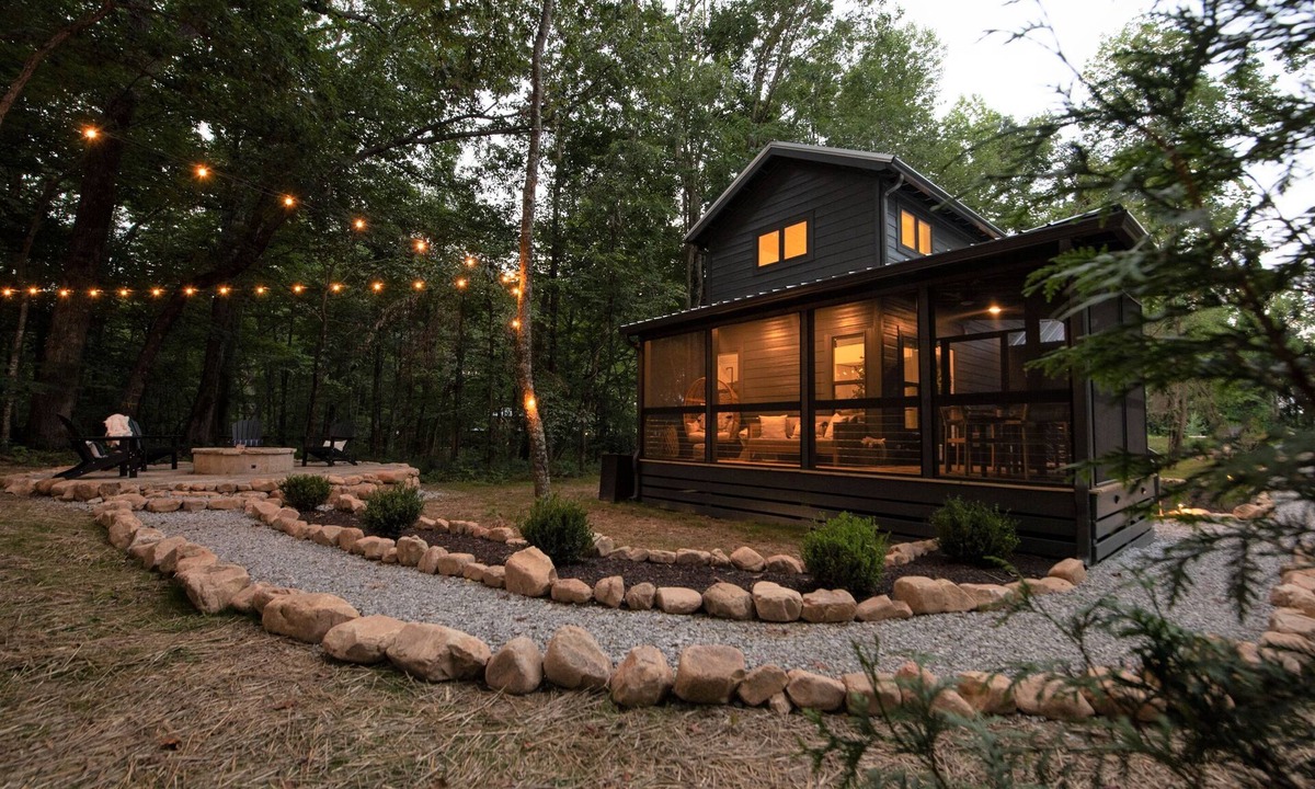 Monteagle House | Sewanee, Caverns,Hikes,Waterfalls : Tiny Basecamp