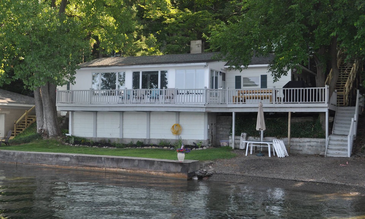 Town of Jerusalem Cottage | Shore Thing on West Branch of Keuka Lake