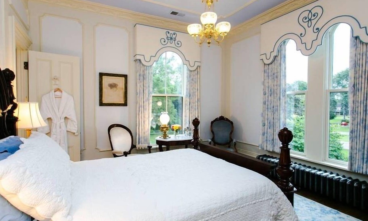 Old Wethersfield Historic District Bed & Breakfast | Silas W Robbins House