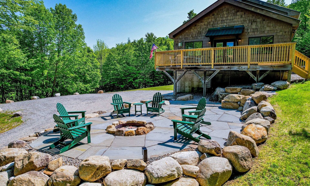 North Creek House | Sleeps 12 | 40 Private Acres | 10 Min Gore Mountain | 5BR Lodge