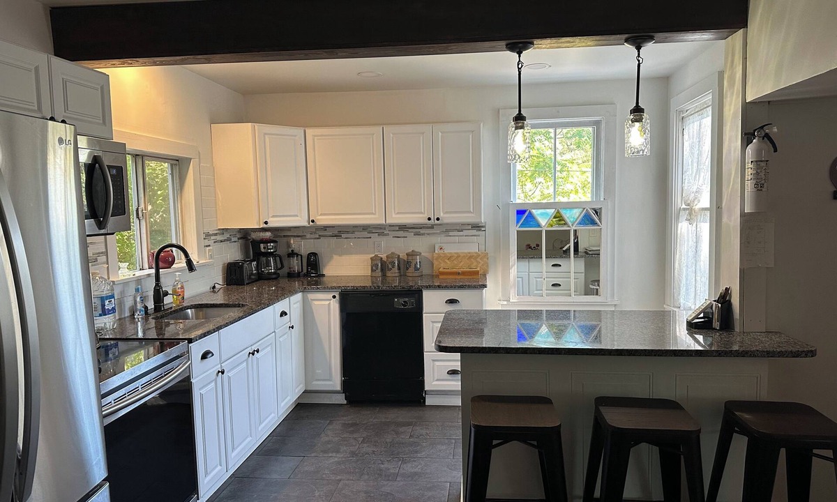 Catskill House | Soothing getaway farmhouse in Leeds near Hudson, Grace’s cafe, the creek, HITS.