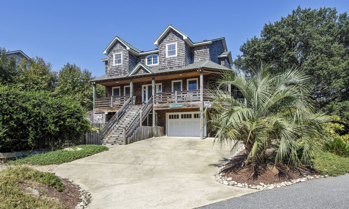 Sea Acres House | SOUNDSIDE: Private pool, Hot Tub, Billiards Room, Pets, Elevator. Walk into town!