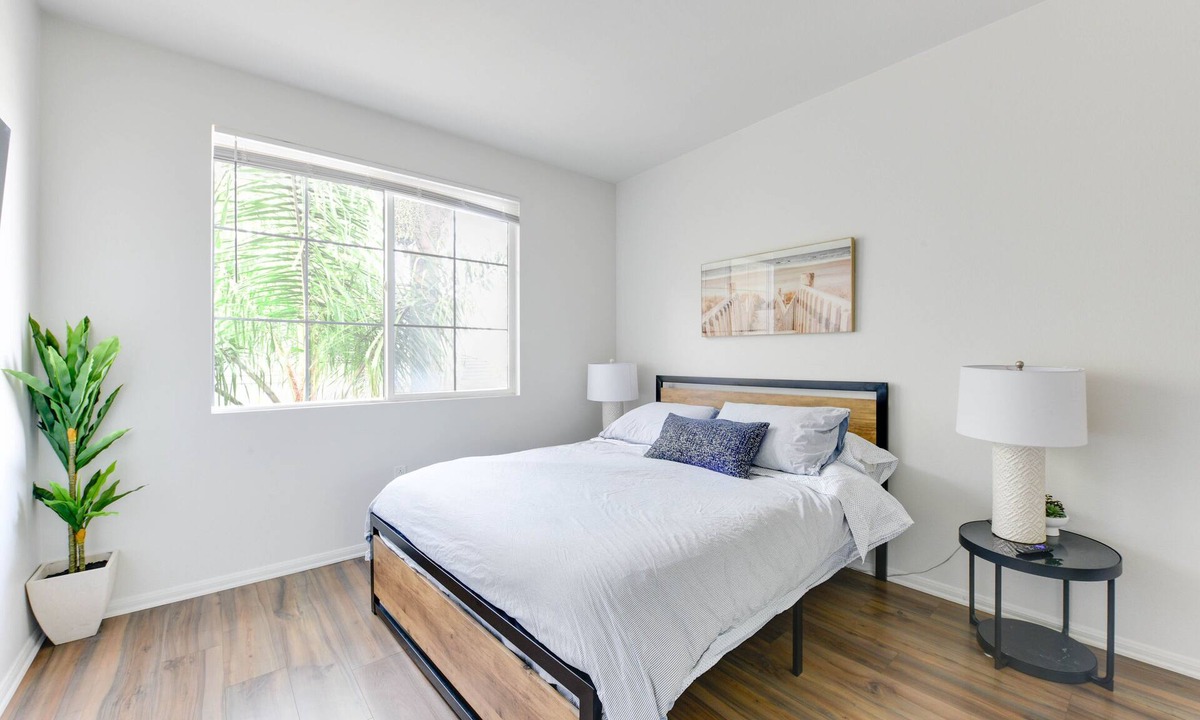 Del Rey Apartment | Spacious 3 Bedroom, Close Venice Beach