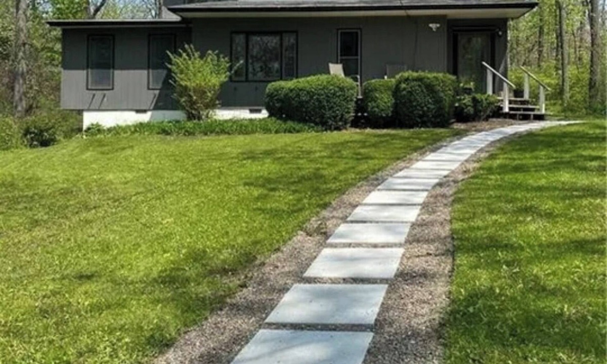 Teall Beach House | Spacious 4 bdrm home, Close to Lake, Wine, Downtown, Kid Friendly, Self Checkin