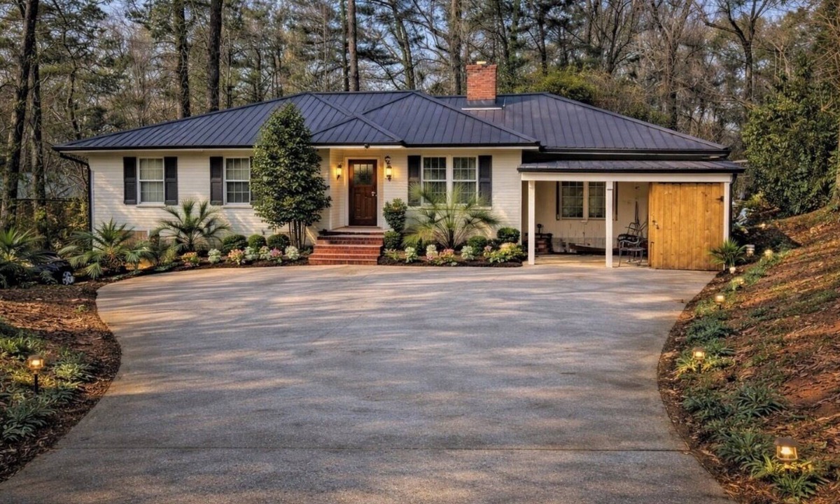 Belvedere Park House | Spacious 5 Bedroom Home in Decatur Near Atlanta