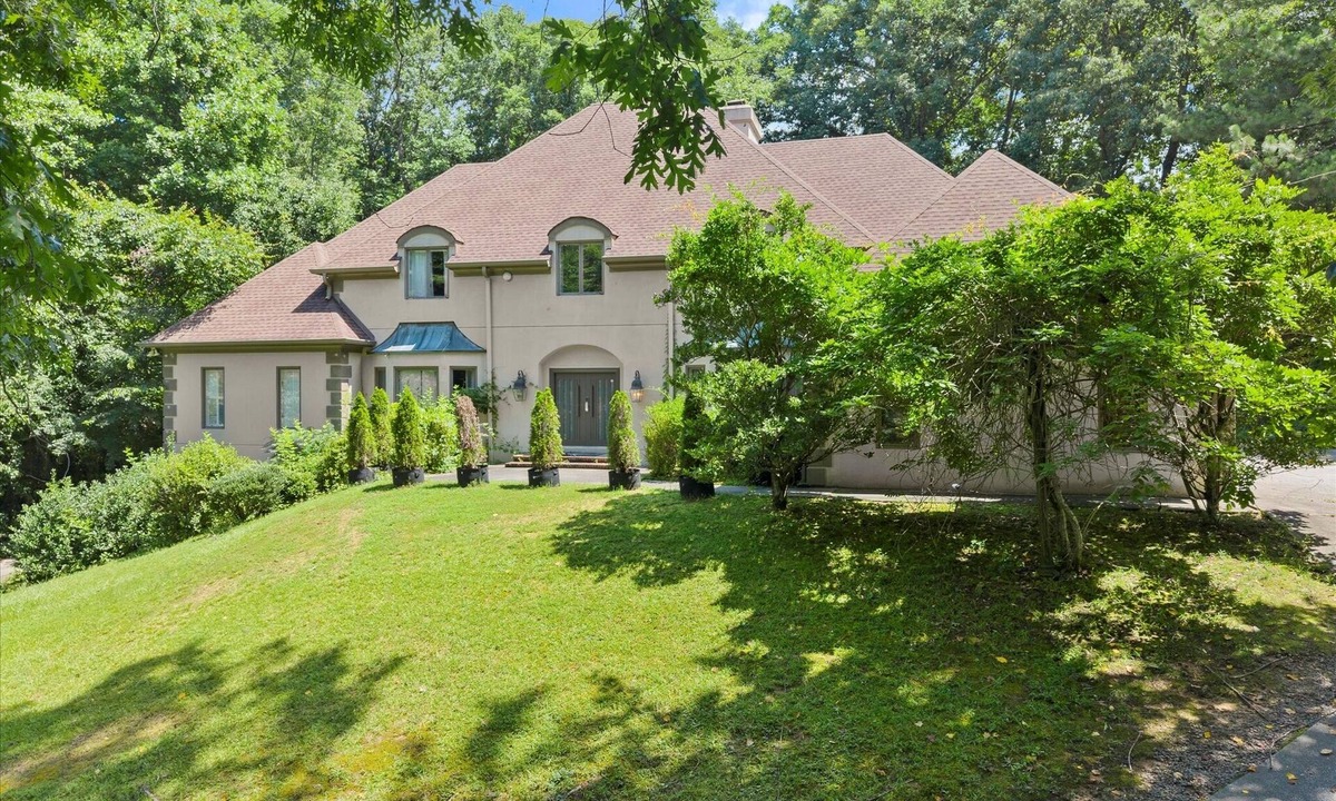Sandy Springs House | Spacious 7-bedroom mansion in Atlanta Georgia