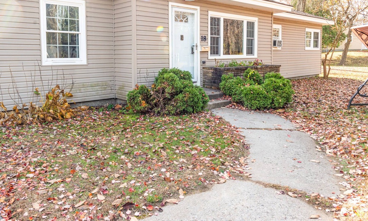 Colonie House | Spacious & Cozy Ranch style home -- 6 min from Albany Airport!