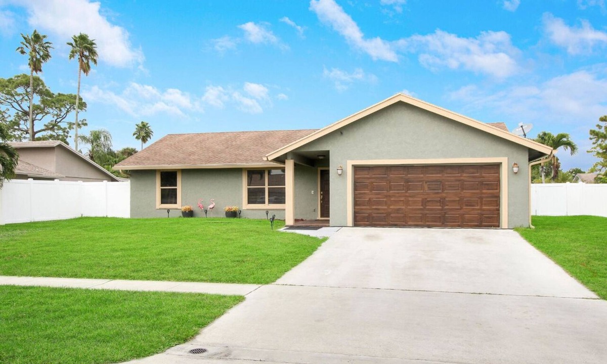Royal Palm Beach House | Spacious Family Retreat Near Wellington & West Palm with Private Fenced Yard